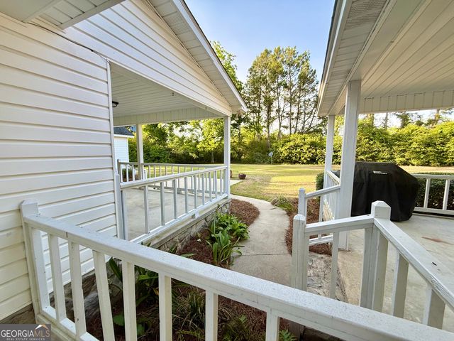 494 Hunter Road NW, Baxley, GA 31513