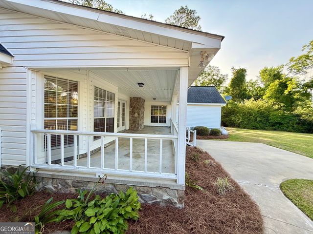 494 Hunter Road NW, Baxley, GA 31513