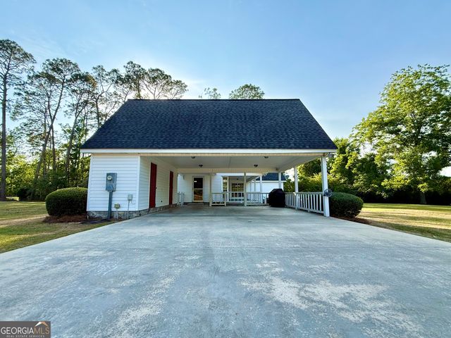 494 Hunter Road NW, Baxley, GA 31513