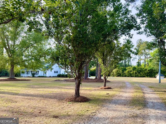 494 Hunter Road NW, Baxley, GA 31513