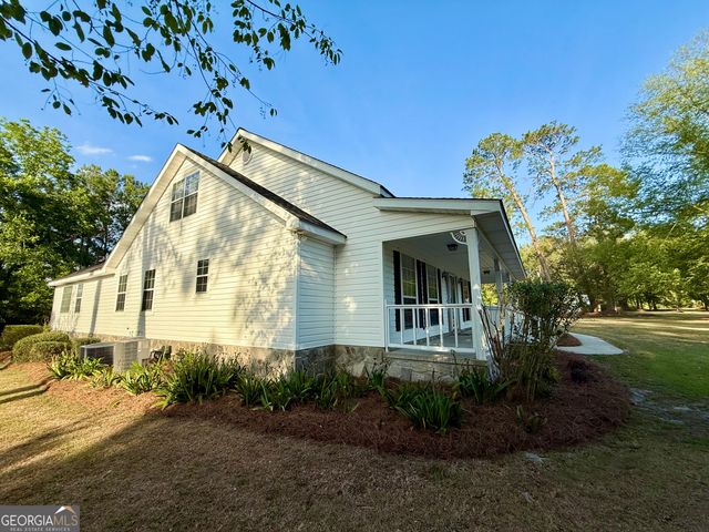 494 Hunter Road NW, Baxley, GA 31513