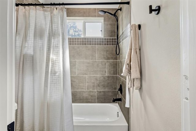 5202 Pinemont Creek Lane, Houston, TX 77018