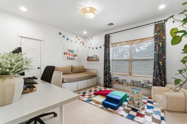 5202 Pinemont Creek Lane, Houston, TX 77018