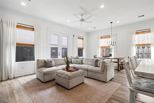 5202 Pinemont Creek Lane, Houston, TX 77018