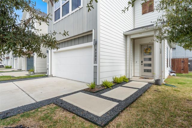 5202 Pinemont Creek Lane, Houston, TX 77018