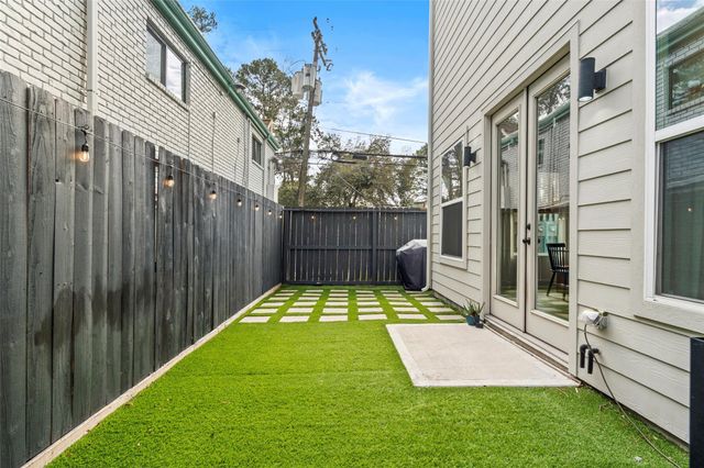 5202 Pinemont Creek Lane, Houston, TX 77018