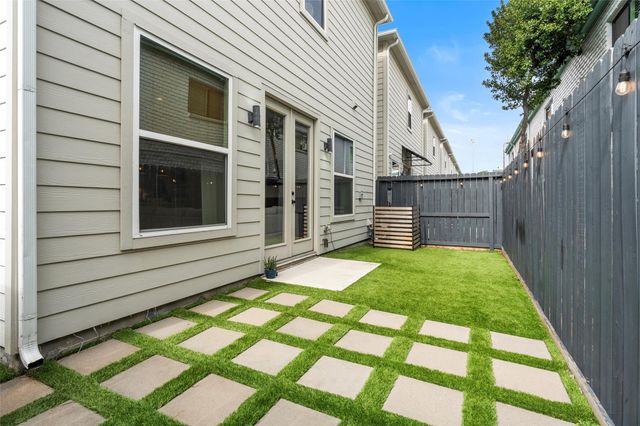 5202 Pinemont Creek Lane, Houston, TX 77018