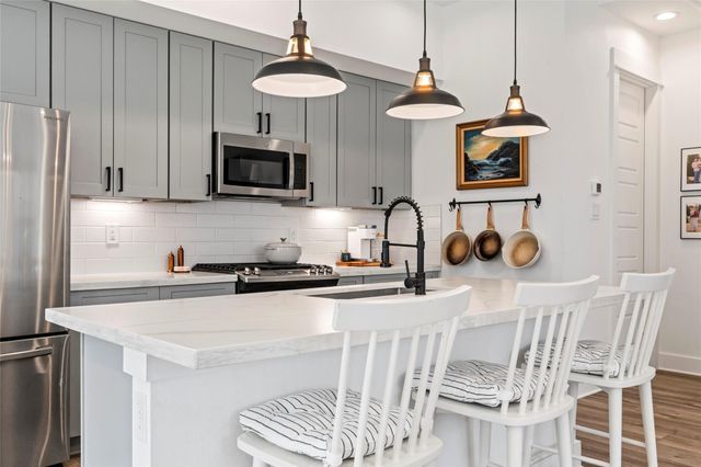 5202 Pinemont Creek Lane, Houston, TX 77018