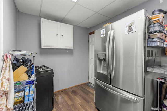 5706 Robindale Avenue, Dearborn Heights, MI 48127