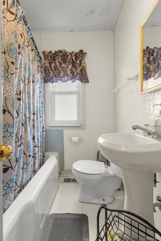 5706 Robindale Avenue, Dearborn Heights, MI 48127