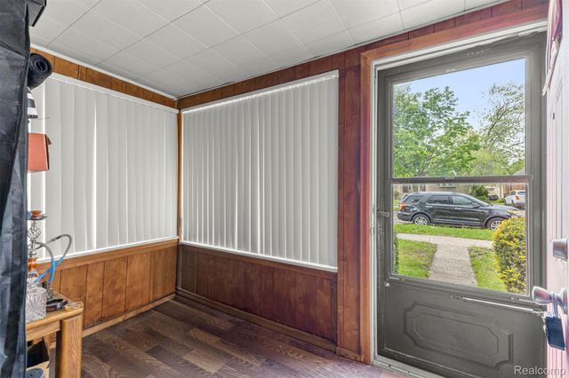 5706 Robindale Avenue, Dearborn Heights, MI 48127