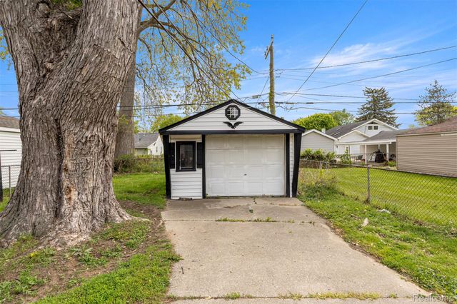 5706 Robindale Avenue, Dearborn Heights, MI 48127