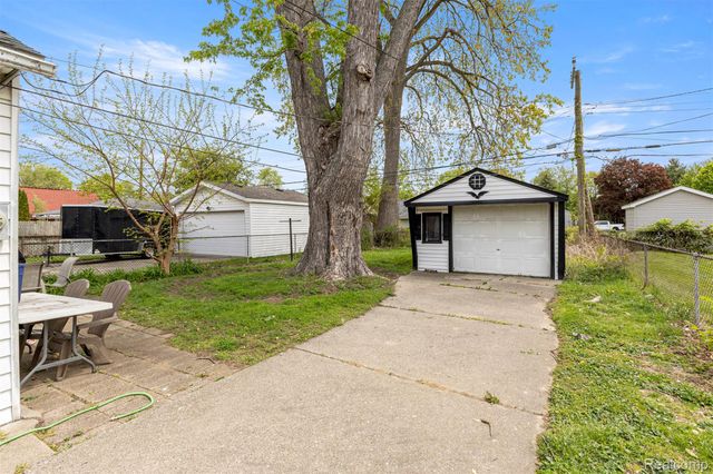 5706 Robindale Avenue, Dearborn Heights, MI 48127