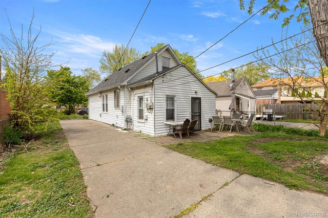 5706 Robindale Avenue, Dearborn Heights, MI 48127