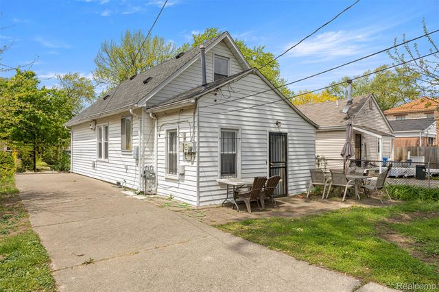 5706 Robindale Avenue, Dearborn Heights, MI 48127
