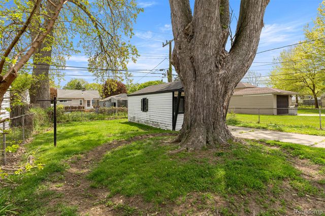 5706 Robindale Avenue, Dearborn Heights, MI 48127