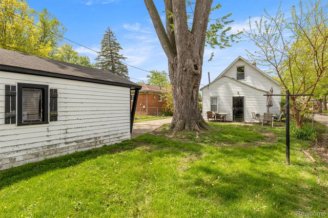 5706 Robindale Avenue, Dearborn Heights, MI 48127