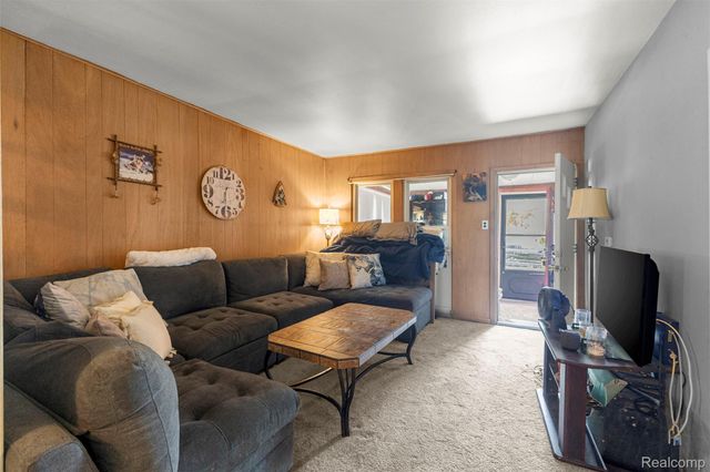 5706 Robindale Avenue, Dearborn Heights, MI 48127