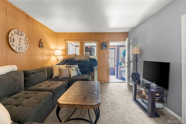 5706 Robindale Avenue, Dearborn Heights, MI 48127