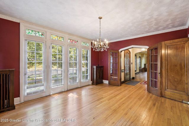 1107 W Grand River Avenue, East Lansing, MI 48823