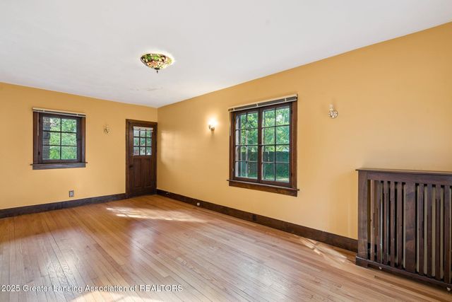 1107 W Grand River Avenue, East Lansing, MI 48823