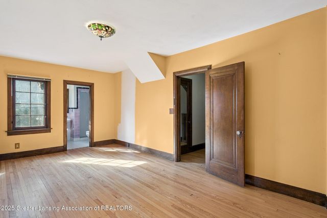 1107 W Grand River Avenue, East Lansing, MI 48823