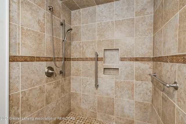 1107 W Grand River Avenue, East Lansing, MI 48823