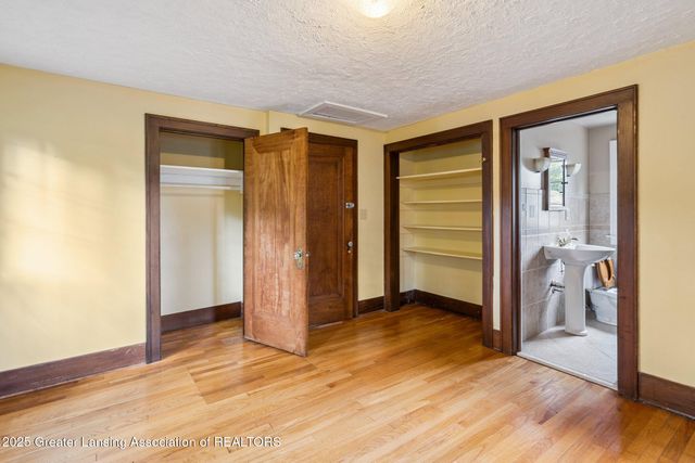 1107 W Grand River Avenue, East Lansing, MI 48823