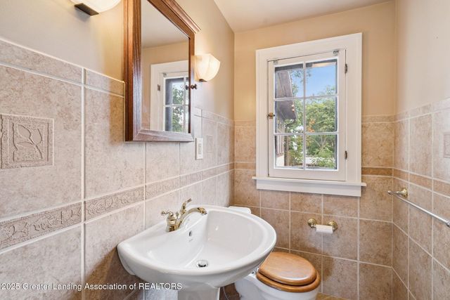 1107 W Grand River Avenue, East Lansing, MI 48823