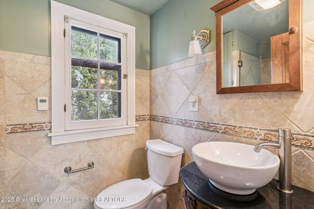 1107 W Grand River Avenue, East Lansing, MI 48823