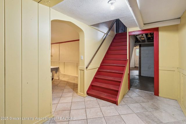 1107 W Grand River Avenue, East Lansing, MI 48823