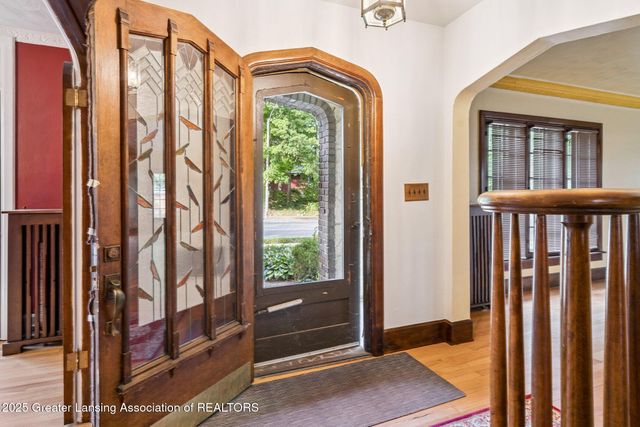 1107 W Grand River Avenue, East Lansing, MI 48823