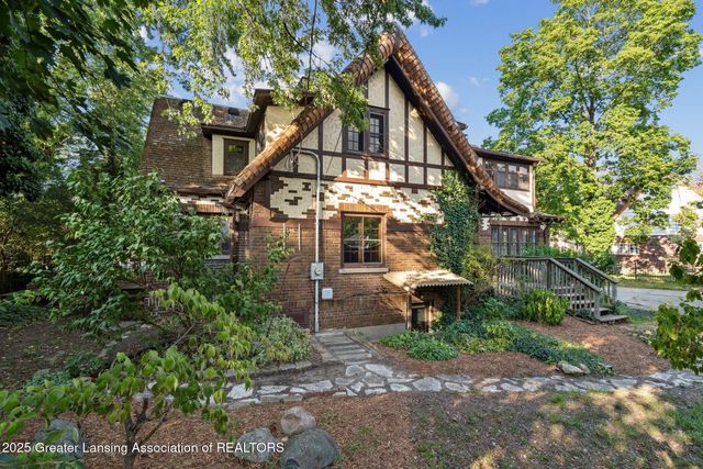 1107 W Grand River Avenue, East Lansing, MI 48823