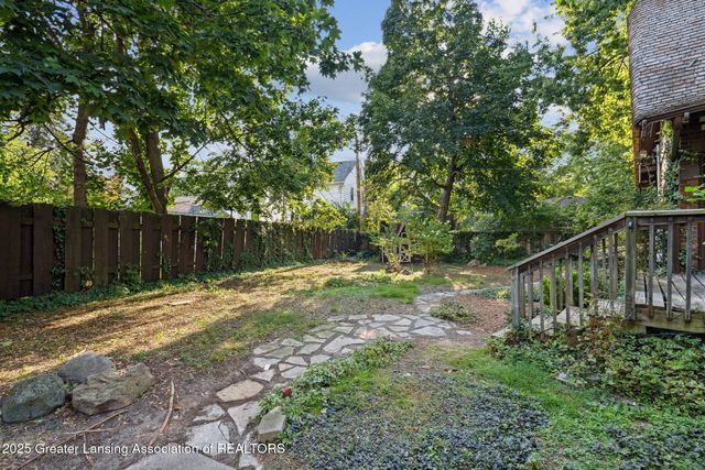 1107 W Grand River Avenue, East Lansing, MI 48823