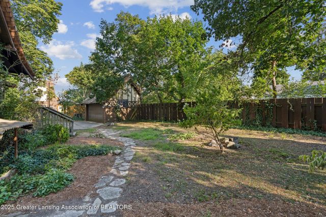 1107 W Grand River Avenue, East Lansing, MI 48823