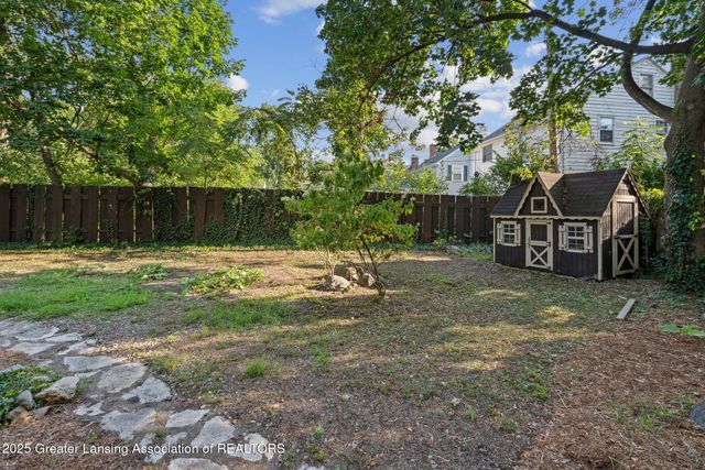 1107 W Grand River Avenue, East Lansing, MI 48823