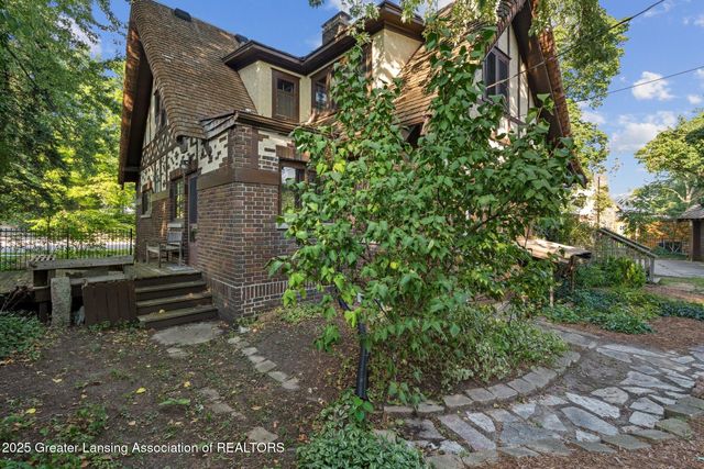 1107 W Grand River Avenue, East Lansing, MI 48823