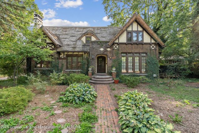 1107 W Grand River Avenue, East Lansing, MI 48823