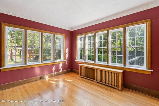 1107 W Grand River Avenue, East Lansing, MI 48823