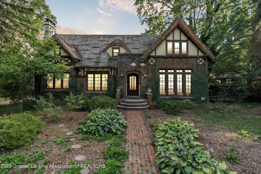 1107 W Grand River Avenue, East Lansing, MI 48823