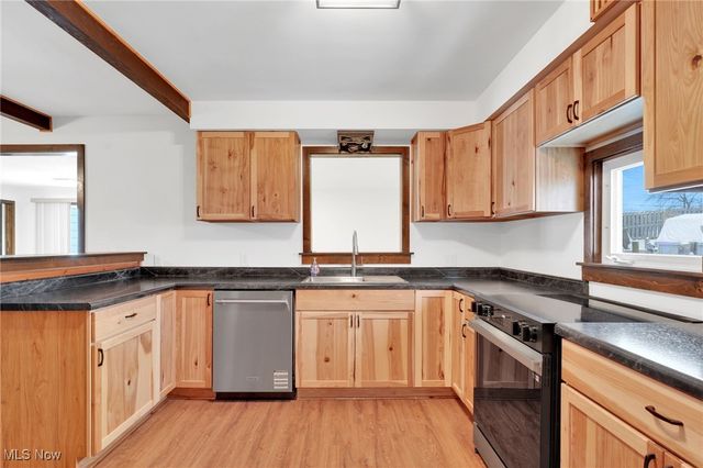 6569 Roycroft Drive, Parma, OH 44129