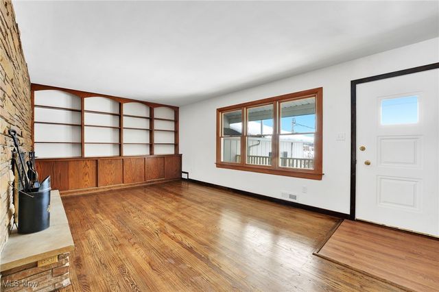 6569 Roycroft Drive, Parma, OH 44129