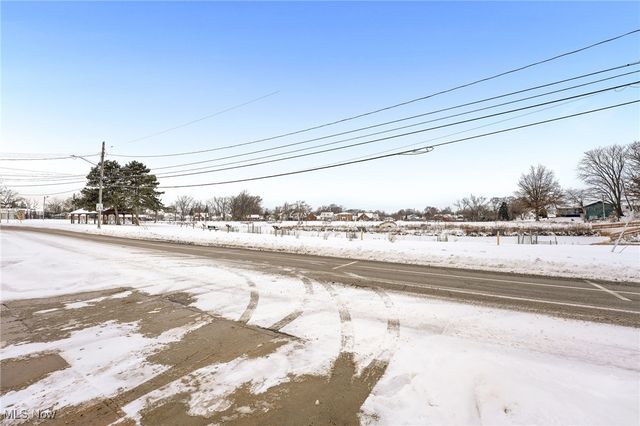 6569 Roycroft Drive, Parma, OH 44129