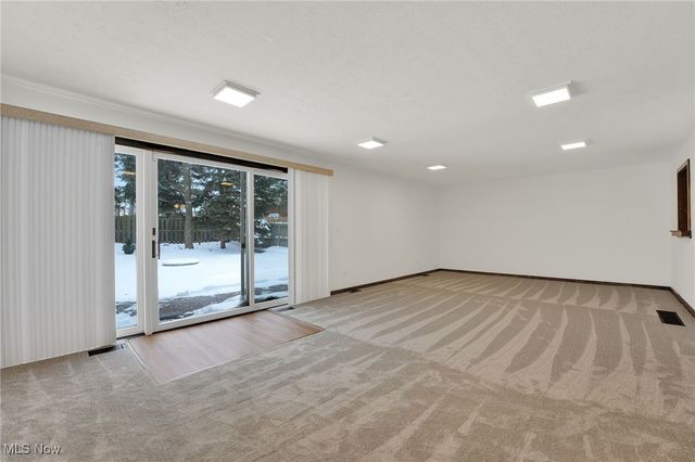 6569 Roycroft Drive, Parma, OH 44129