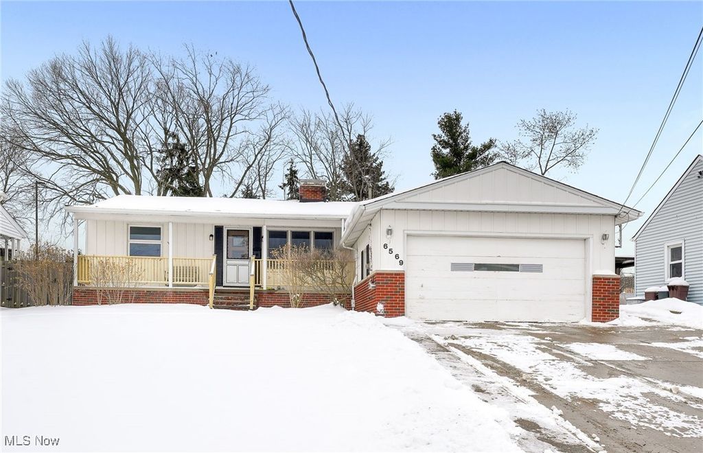 6569 Roycroft Drive, Parma, OH 44129