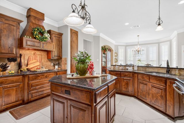 10513 Silver Fox Court, Fort Worth, TX 76108