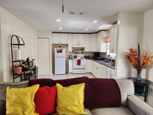 5668 Travelers Way, Fort Pierce, FL 34982