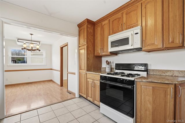 59 Brook Street, Mahopac, NY 10541