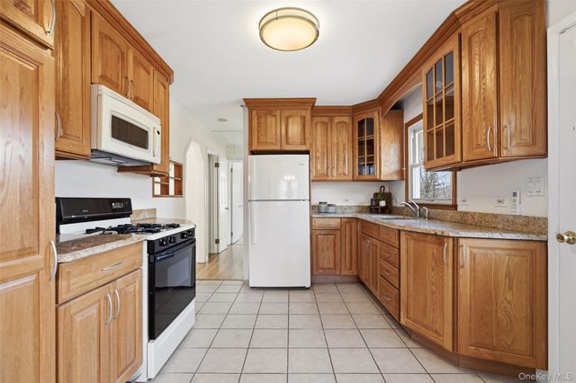 59 Brook Street, Mahopac, NY 10541