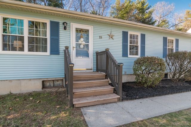 19 Marmon Court, Springfield, MA 01129